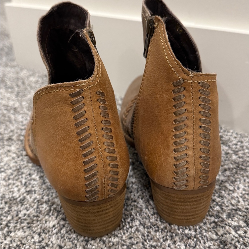 Diba True Say Again Two Toned Ankle Bootie Western Braided Leather Upper Sz 8.5 - Picture 2 of 9
